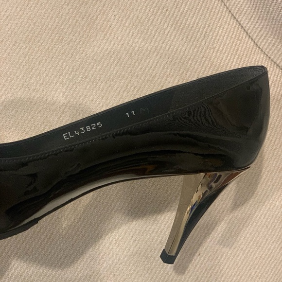 Stuart Weitzman Never Worn Navy Patent Pumps w/Silver Accent, Size 11! - Picture 9 of 9